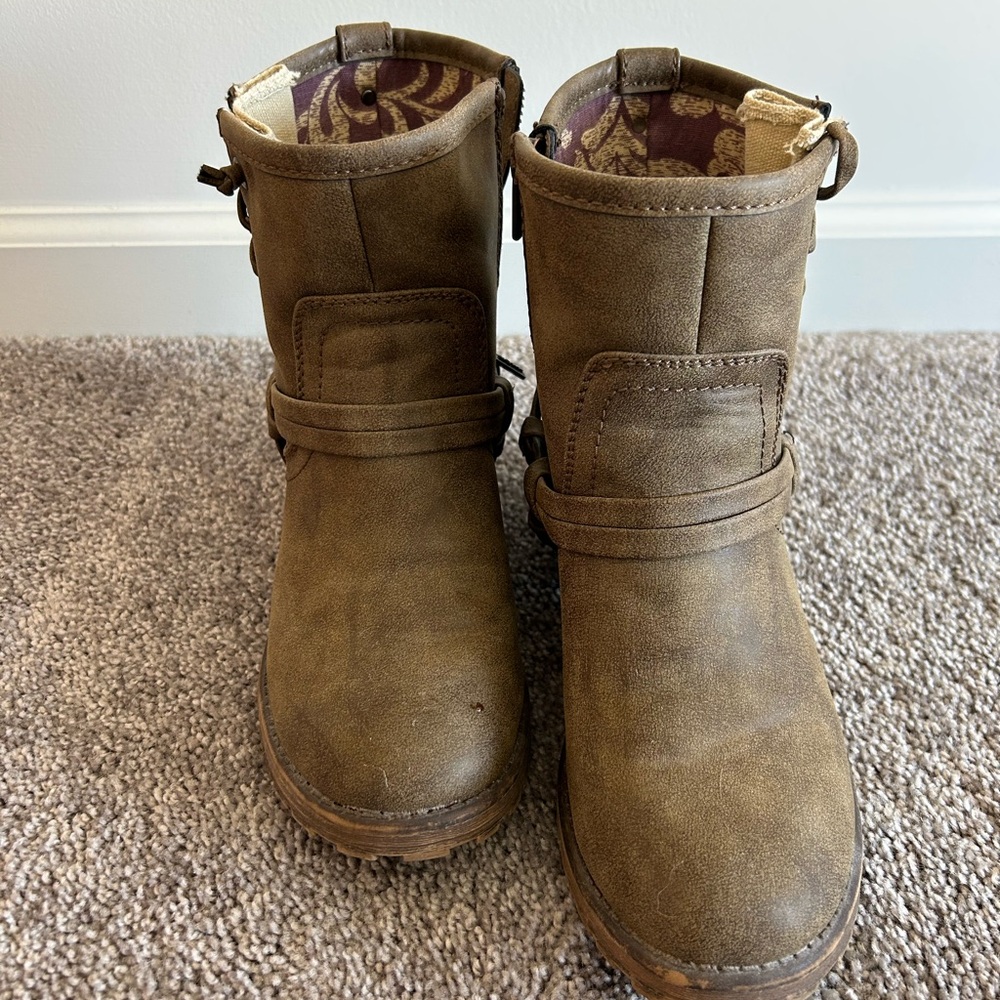 Roxy Boots